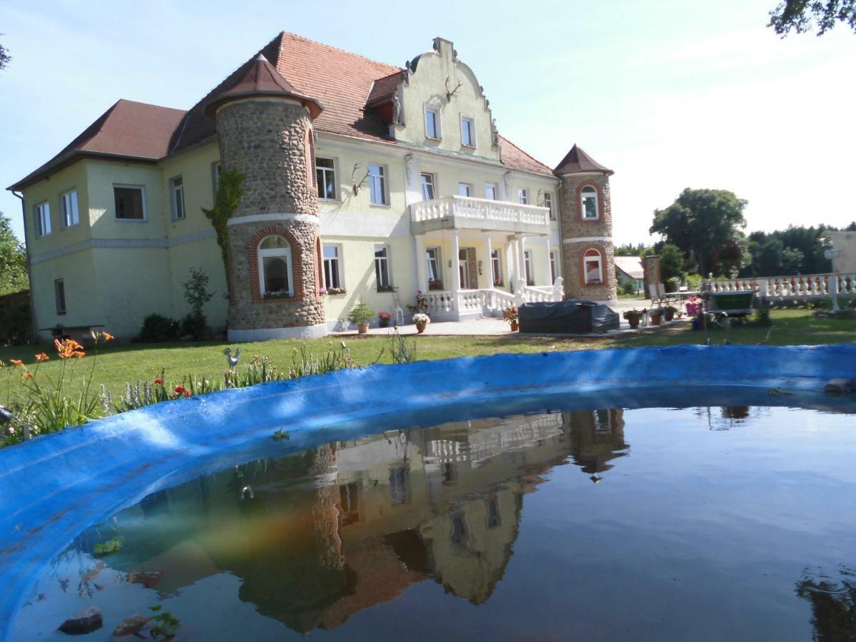 Gutshaus Darsikow Hotel Kültér fotó